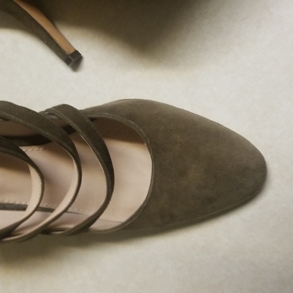 Vince Camuto suede olive green heels size 10 - Picture 2 of 7